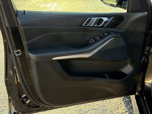 Used 2022 BMW X5 xDrive40i w/ M Sport Package image 25