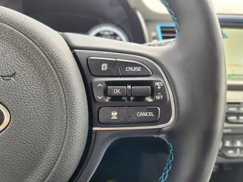 Used 2018 Kia Niro Touring FWD image 30
