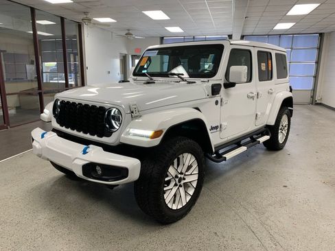Used 2024 Jeep Wrangler High Altitude AWD/4WD image 6