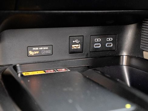 Used 2025 Toyota Camry SE w/ Convenience Package AWD/4WD image 23