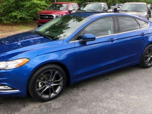 Used 2018 Ford Fusion SE w/ Equipment Group 201A FWD image 4