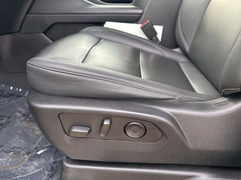 Used 2023 Chevrolet Suburban LT image 13