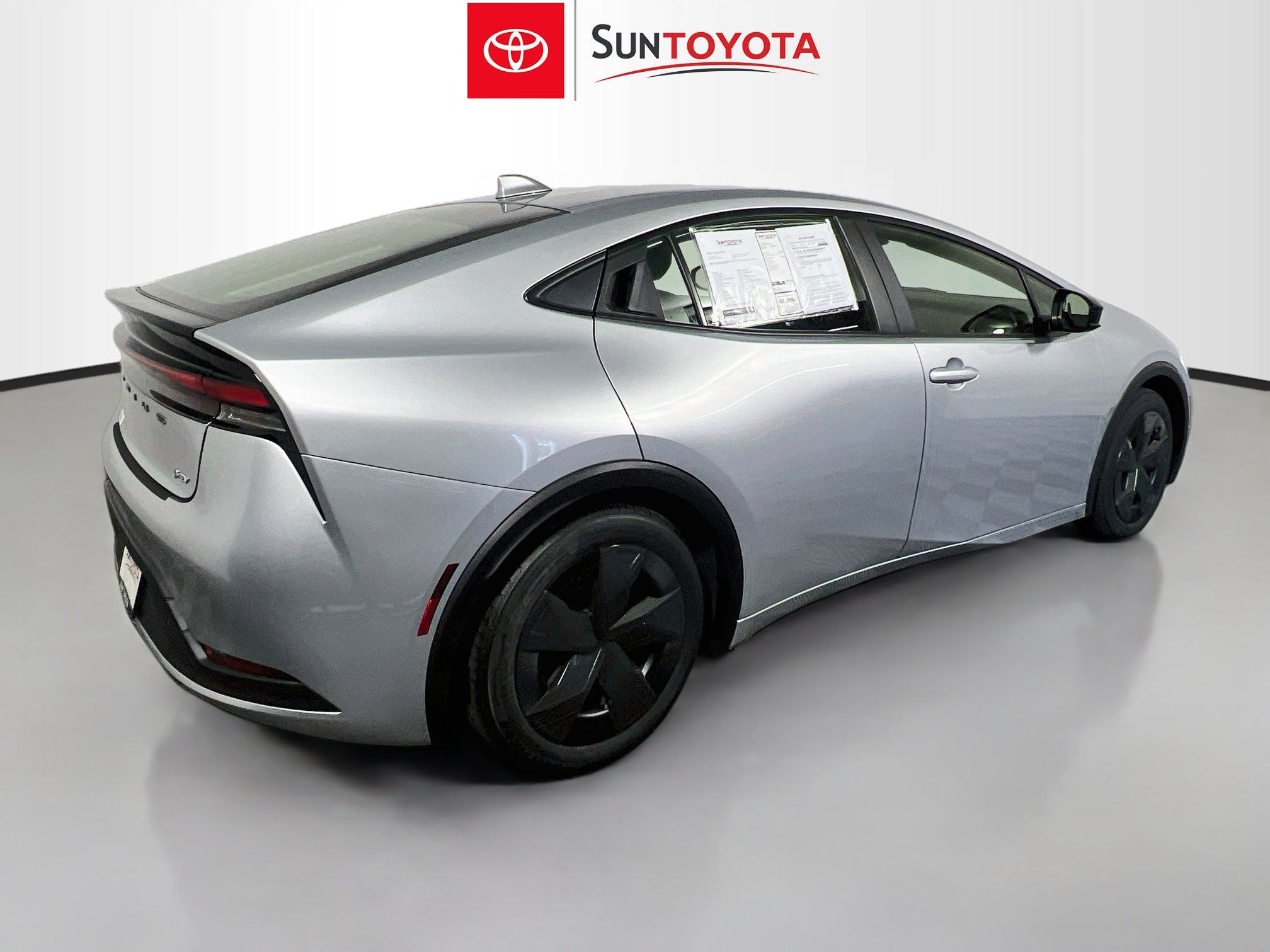 Used 2024 Toyota Prius LE FWD image 4
