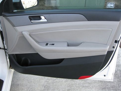 Used 2015 Hyundai Sonata SE w/ Option Group 02 image 34