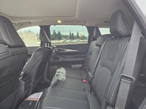 New 2026 INFINITI QX60 Luxe w/ Family Package image 27