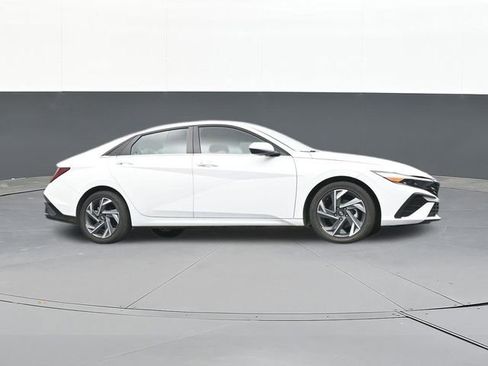 Used 2025 Hyundai Elantra SEL FWD image 55