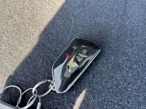 Used 2025 Volkswagen Atlas Cross Sport SE image 28