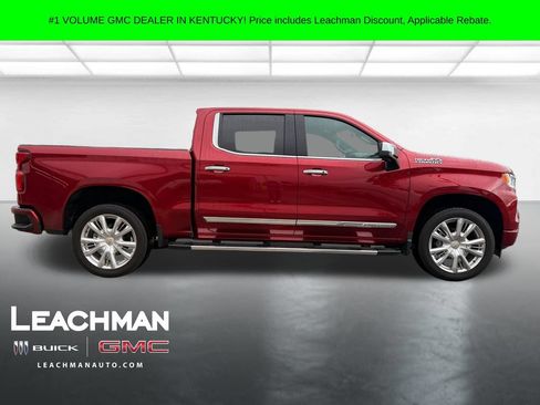 Used 2025 Chevrolet Silverado 1500 High Country w/ High Country Premium Package AWD/4WD image 2