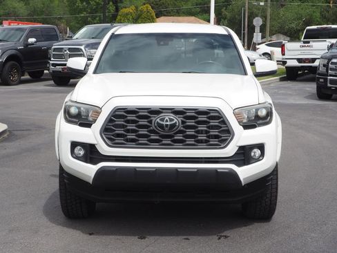 Used 2021 Toyota Tacoma TRD Off-Road w/ Technology Package AWD/4WD image 2