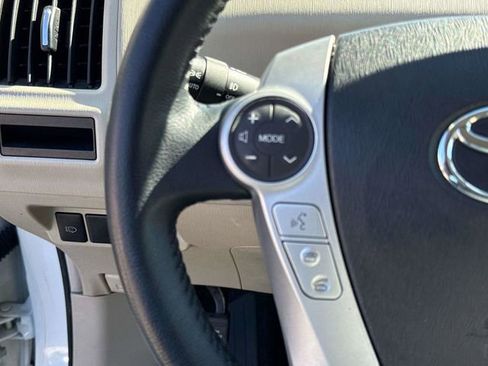 Used 2014 Toyota Prius V Five image 29