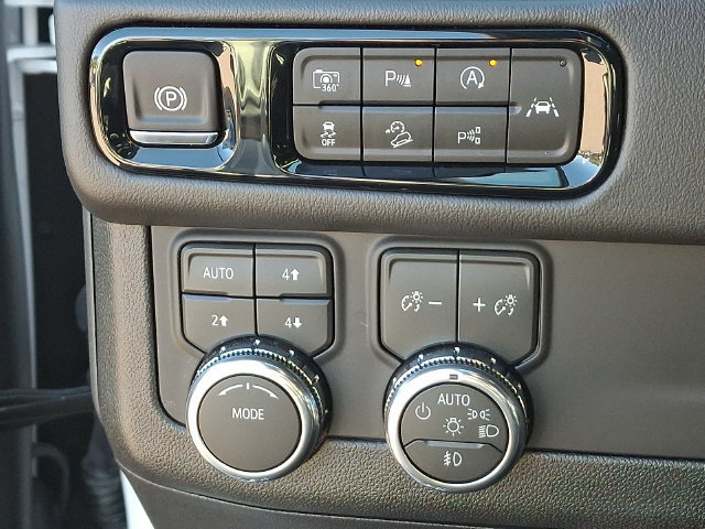 Used 2026 GMC Yukon AT4 AWD/4WD image 9