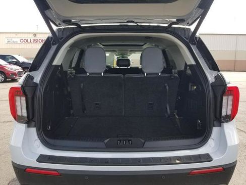 Certified 2025 Ford Explorer Active w/ Active Comfort Package AWD/4WD image 4