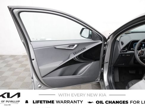 New 2026 Kia Niro EX FWD image 9