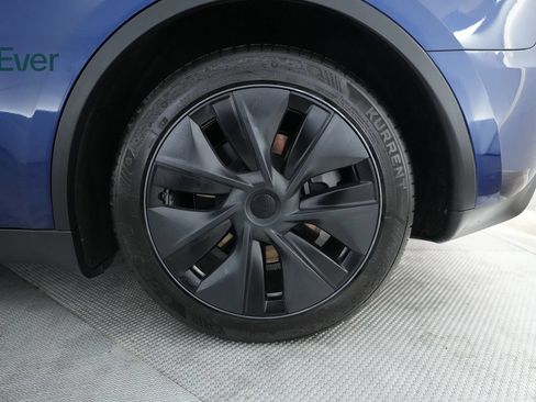 Used 2024 Tesla Model Y Long Range AWD/4WD image 9