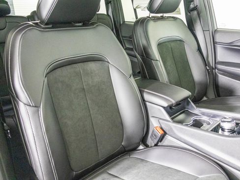 New 2025 Jeep Grand Cherokee Altitude image 39