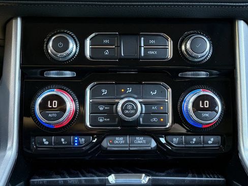 Used 2024 GMC Yukon Denali AWD/4WD image 25