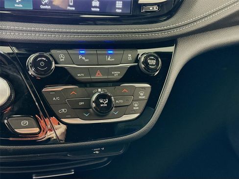 New 2026 Chrysler Pacifica Select w/ S Appearance Package image 10