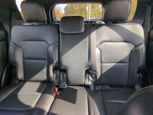 Used 2017 Ford Explorer XLT w/ Equipment Group 202A image 21
