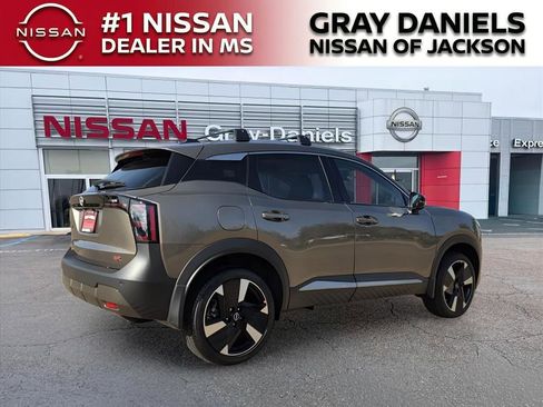New 2026 Nissan Kicks SR FWD image 2