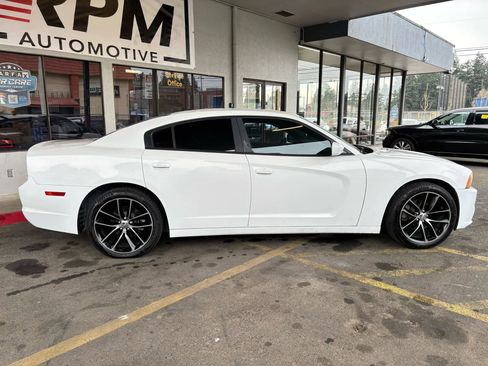 Used 2012 Dodge Charger SE image 8