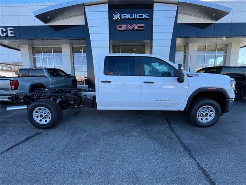 New 2026 GMC Sierra 3500 Pro w/ Convenience Package image 2