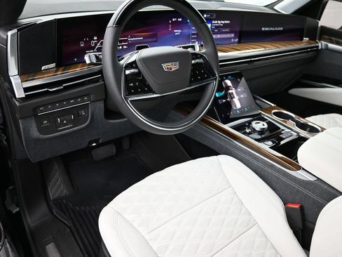 Used 2026 Cadillac Escalade ESV Platinum Sport w/ LPO, ONYX Package AWD/4WD image 4