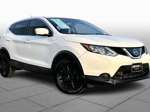 Certified 2019 Nissan Rogue Sport S image 2