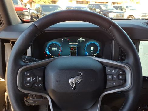 Used 2025 Ford Bronco Badlands image 17