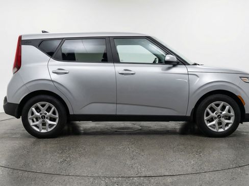 Used 2025 Kia Soul LX w/ LX Technology Package FWD image 8