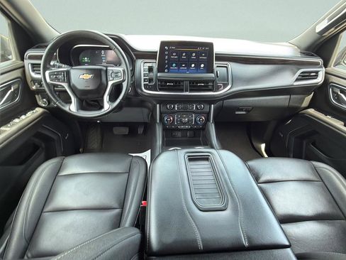 Used 2024 Chevrolet Suburban LT RWD image 17