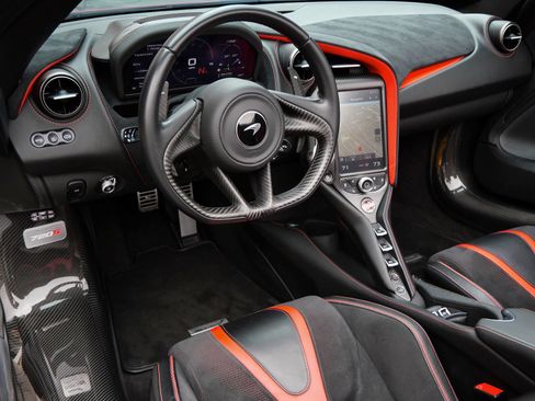 Used 2020 McLaren 720S Performance RWD image 8
