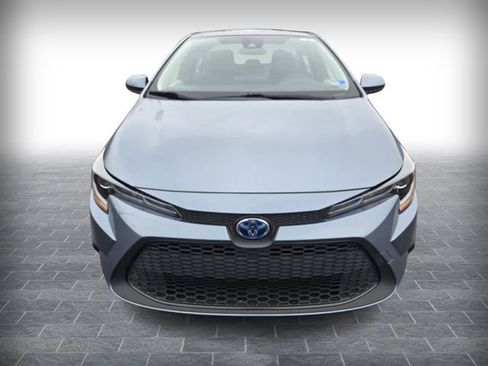 Used 2022 Toyota Corolla LE image 2