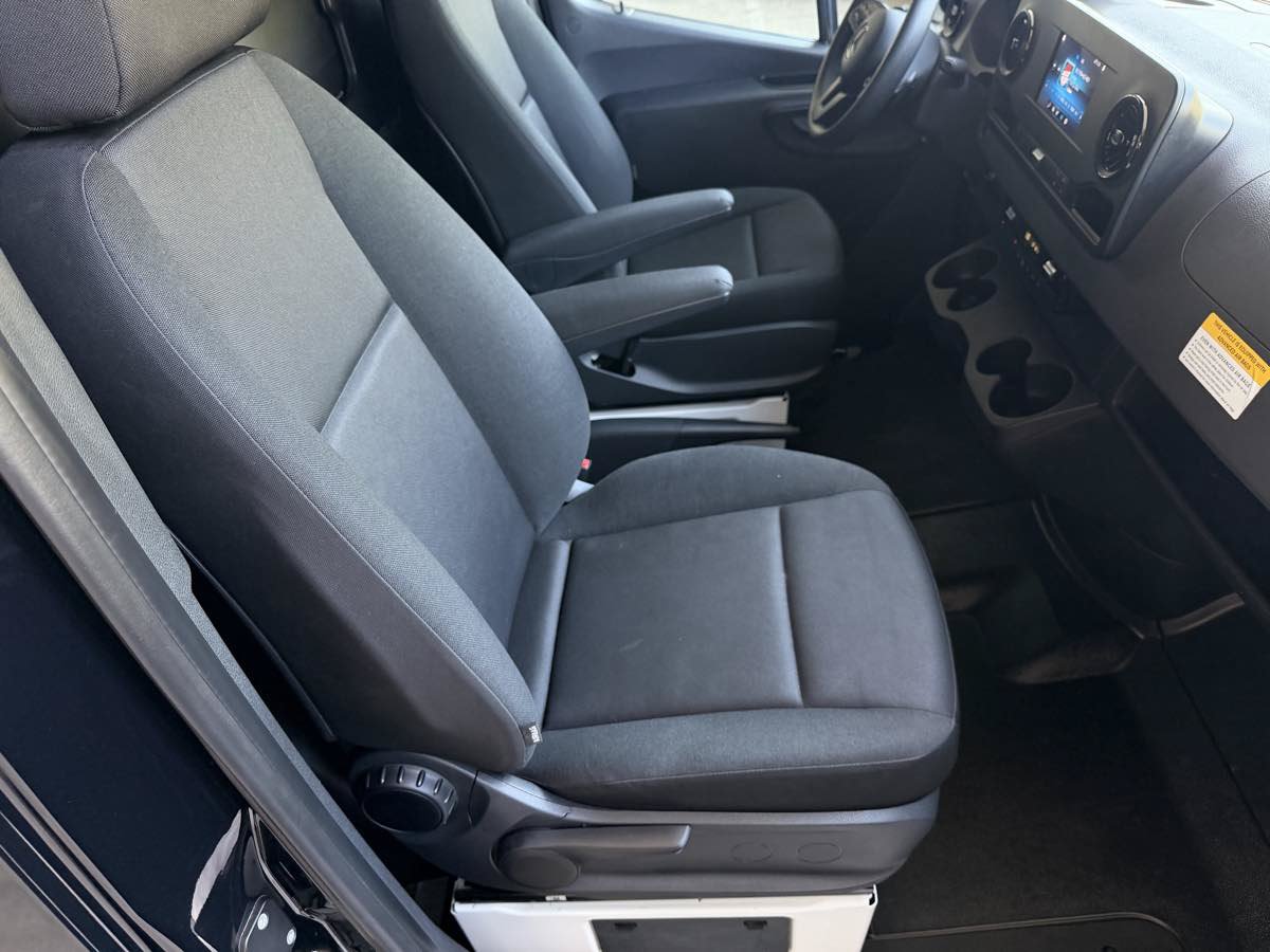 Used 2022 Mercedes-Benz Sprinter 3500 image 18