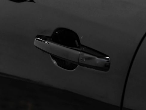 Used 2018 Jaguar F-PACE Premium image 32