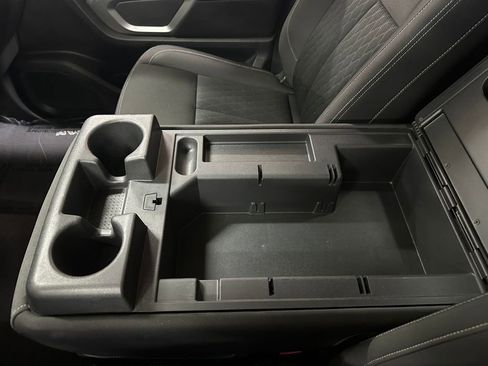 Used 2017 Nissan Titan SV image 24