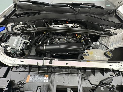 Used 2025 Ford Explorer ST-Line w/ ST-Line Street Pack AWD/4WD image 21