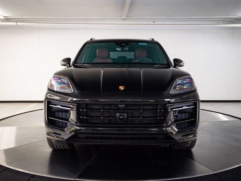 Used 2026 Porsche Cayenne GTS AWD/4WD image 10
