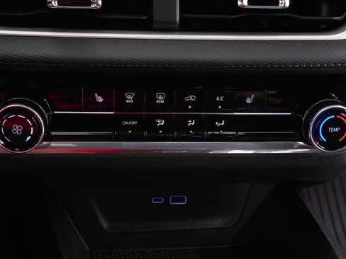 New 2026 Chevrolet Equinox LT w/ Midnight Edition FWD image 25
