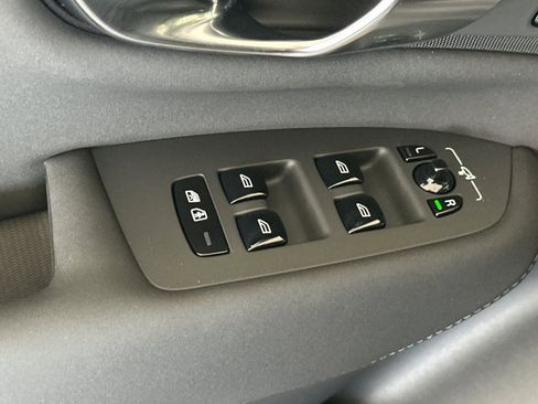 New 2025 Volvo XC90 B6 Ultra w/ Protection Package Premier image 11