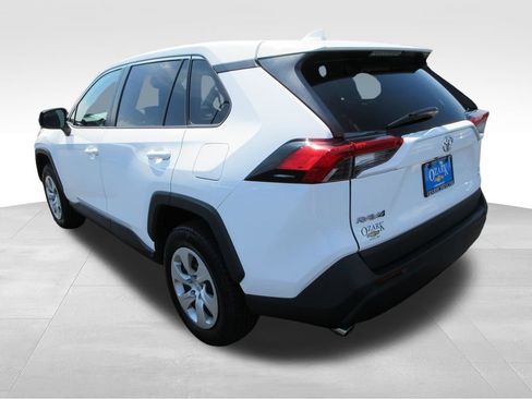 Used 2022 Toyota RAV4 LE AWD/4WD image 3