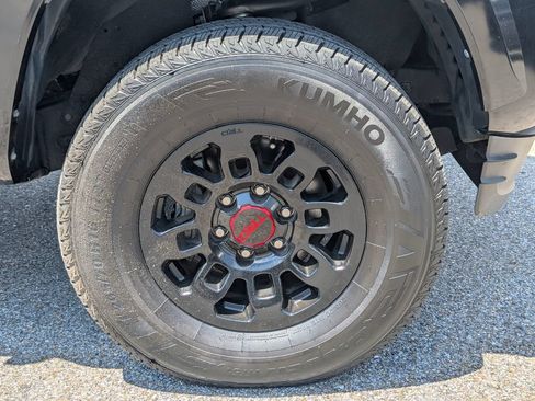 Used 2019 Toyota Tacoma SR5 AWD/4WD image 32