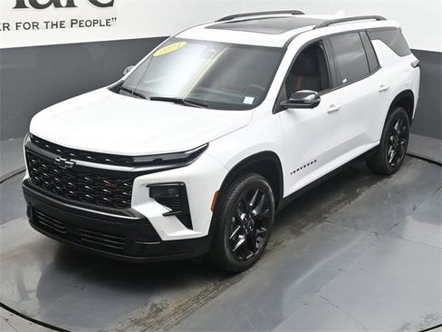 Used 2024 Chevrolet Traverse RS w/ LPO, Floor Liner Package image 45