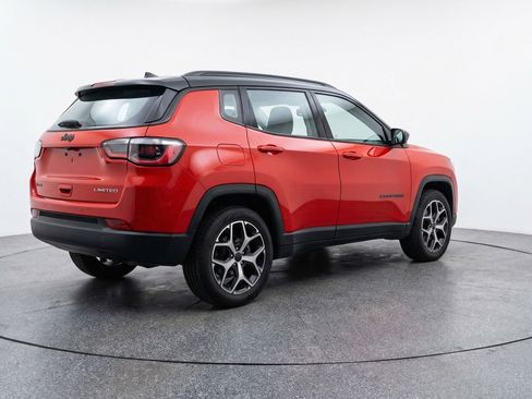 Used 2025 Jeep Compass Limited image 9