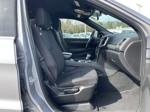 Used 2019 Jeep Grand Cherokee Laredo AWD/4WD image 31