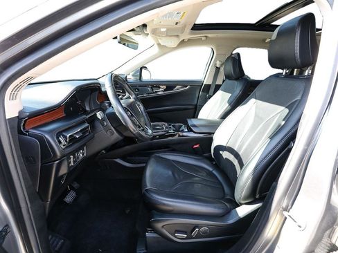 Used 2022 Lincoln Nautilus Reserve w/ Equipment Group 201A image 12