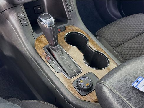 Used 2019 GMC Acadia SLE image 17