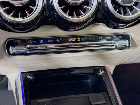 Used 2020 Mercedes-Benz GLB 250 image 15