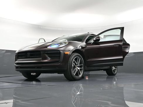 Certified 2026 Porsche Macan AWD/4WD image 39