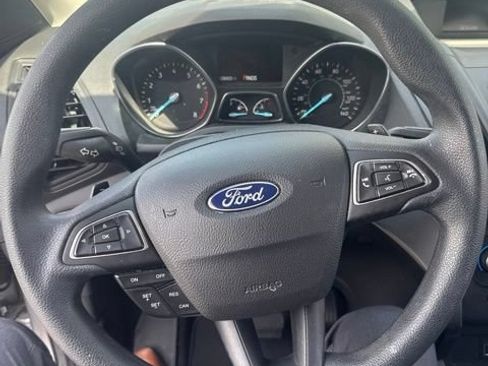 Used 2017 Ford Escape SE FWD image 8