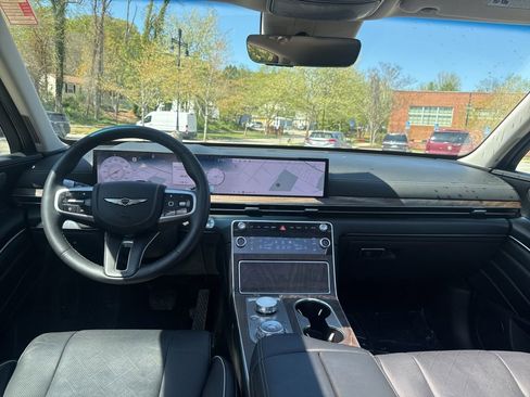 Certified 2025 Genesis GV80 2.5T Prestige AWD/4WD image 30